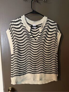 Melrose and Market Sleeveless Wave-Stripe Knit Vest in Black and Cream